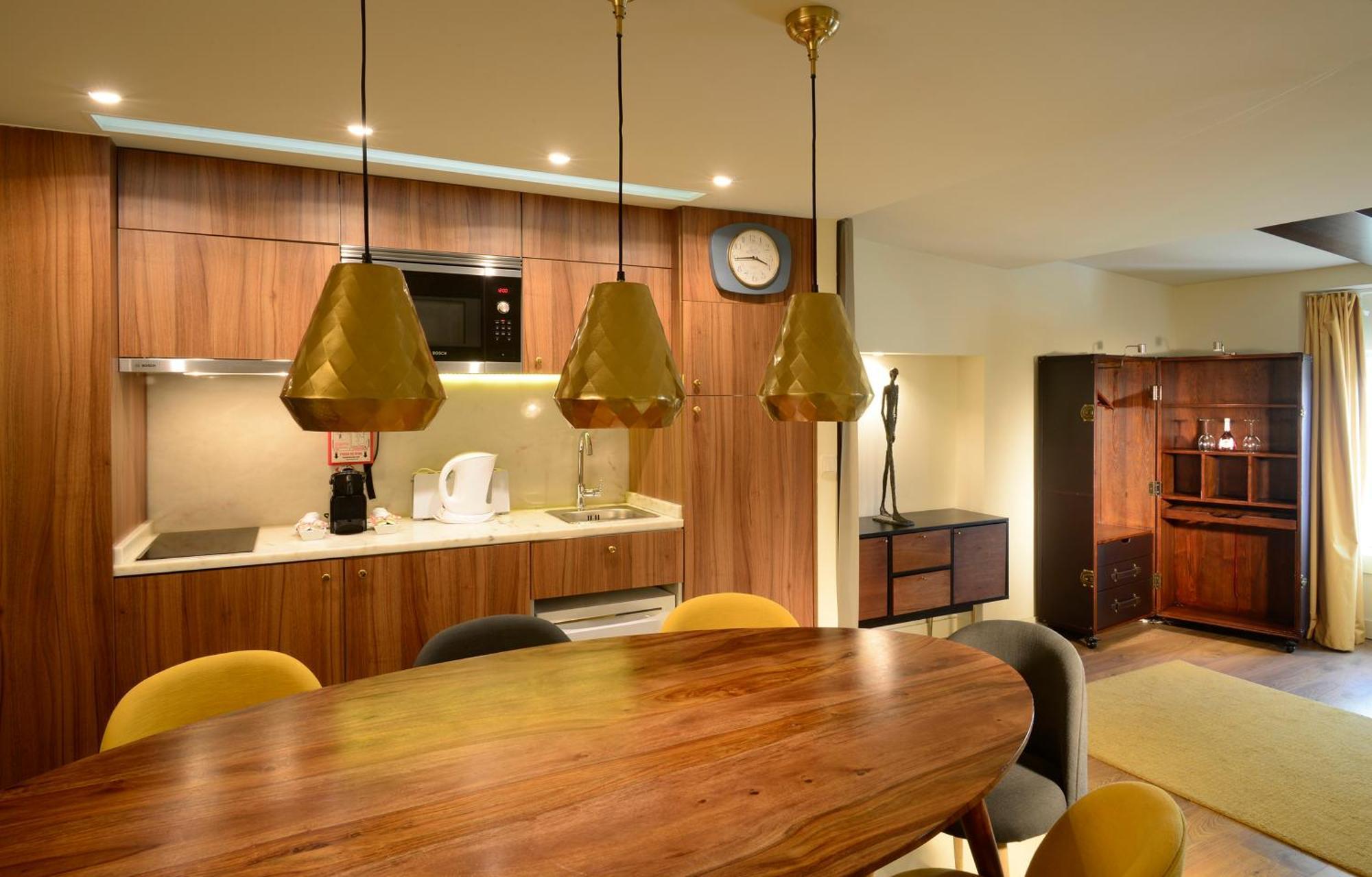 Deluxe Two-Bedroom Apartment River View